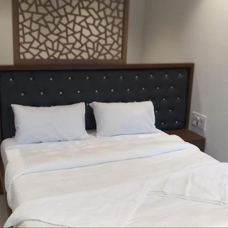 Dukes Plaza Hotel Kalyān 外观 照片