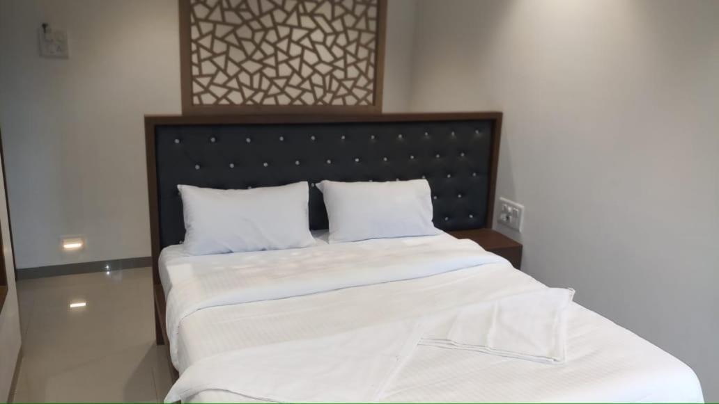 Dukes Plaza Hotel Kalyān 外观 照片